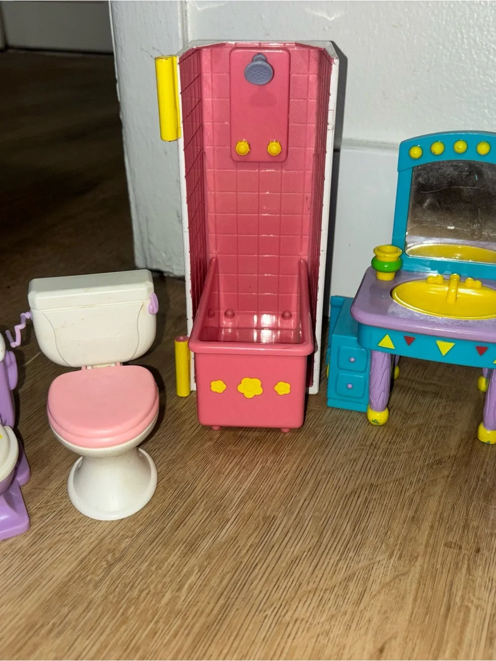 Vintage Mattel 2003 Dora the Explorer pop-up house. Dolls and accessories!